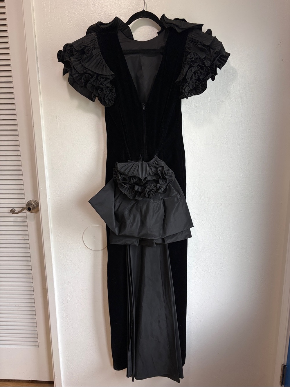 Velvet column dress dramatic shoulders morticia Adam’s gothic dramatic 1980s - Picture 6 of 10